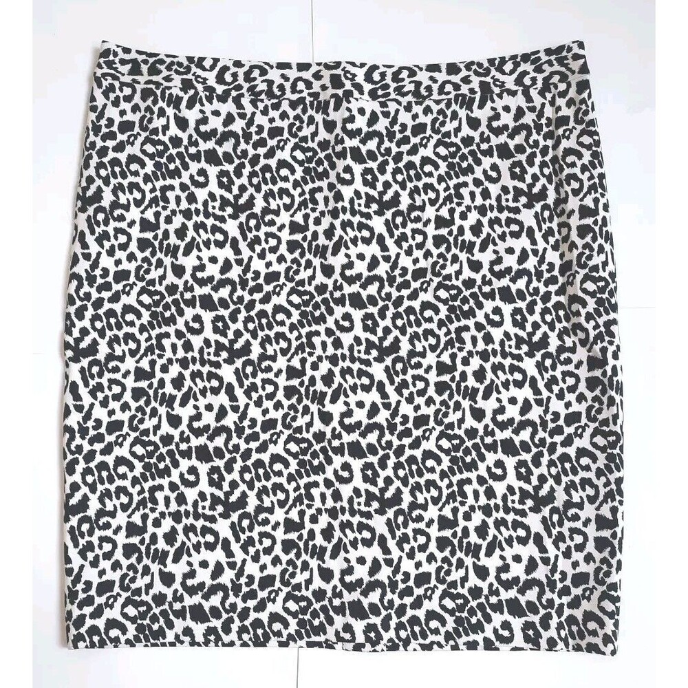 NWT Plus Ladies Ann Taylor Black & White Leopard Print Straight Skirt Size 18